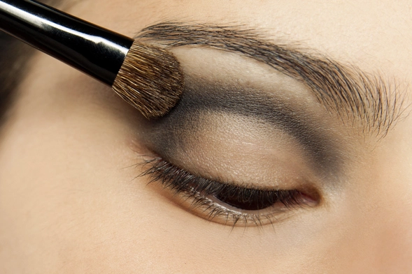 Como fazer maquiagem para olhos profundos - Cursos de Makeup